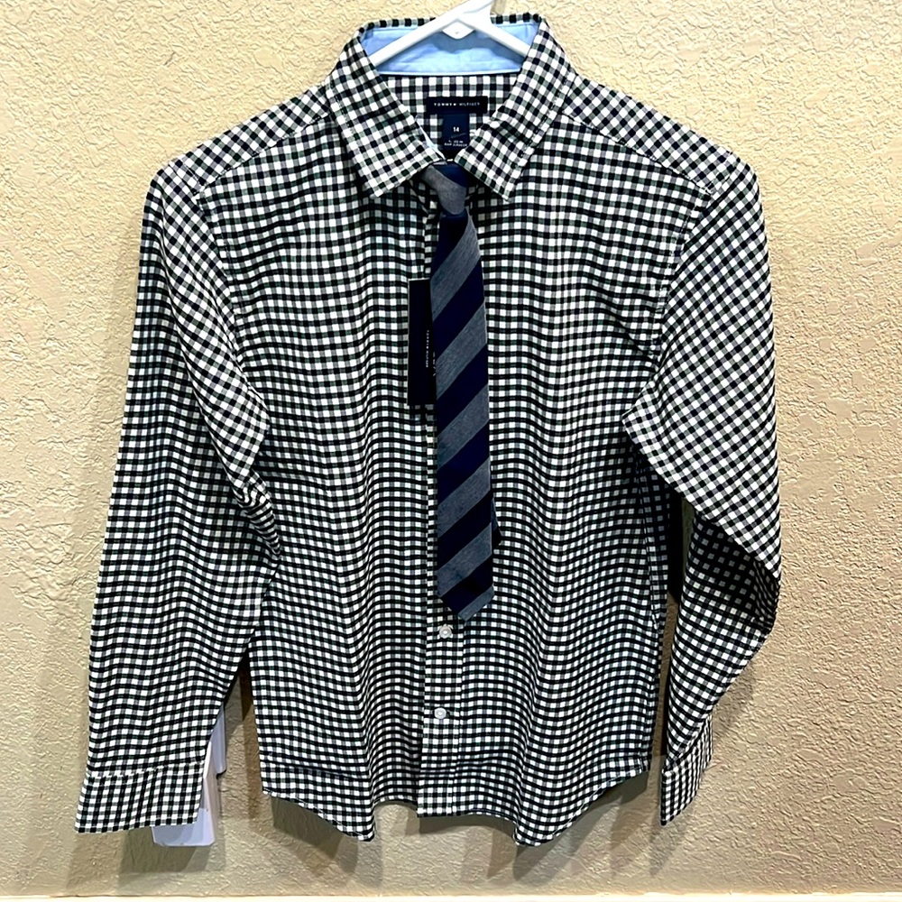 NWT Tommy Hilfiger boys Navy, Green and White Checkered Dress Shirt!